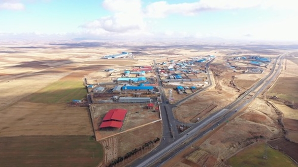 ۵۰ قرارداد واگذاری زمین در شهرک های صنعتی کردستان منعقد شد